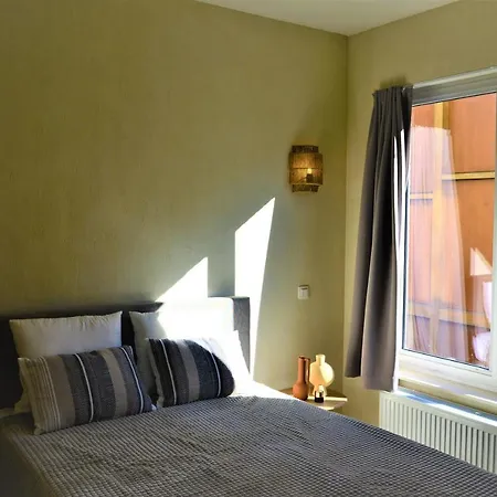 Downtown 1bdr 4 *